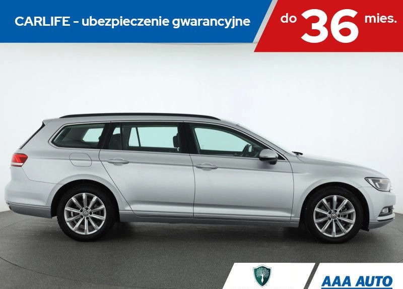 Volkswagen Passat cena 51000 przebieg: 252471, rok produkcji 2015 z Różan małe 211